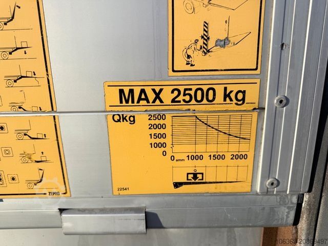 Plattewagen met zeil VOLVO FM 330 4x2 7,7 m Curtainsider and Taillift