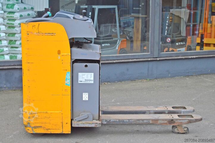 Carretilla elevadora baja Jungheinrich ESE 120