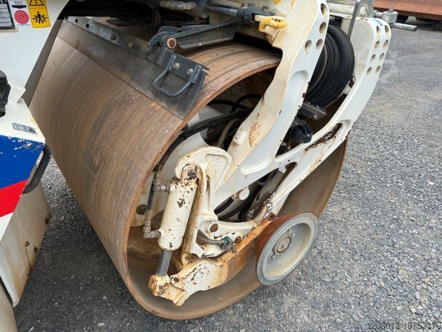 Single drum roller BOMAG BW 174 AP-4 AM Walze 12 Ton *Vibrator *Streuer