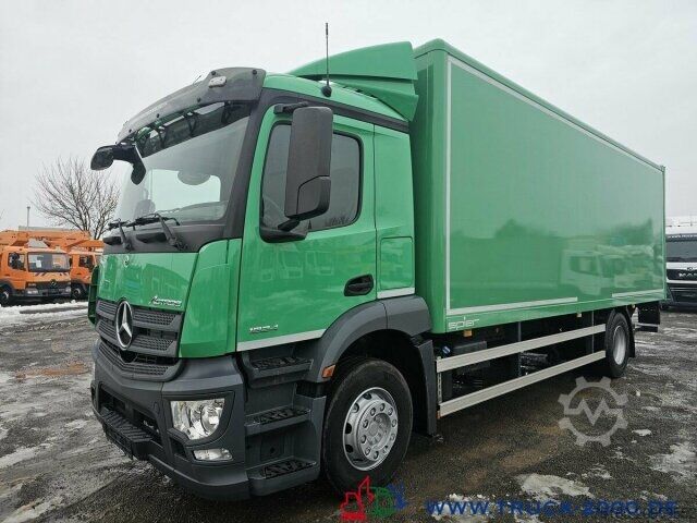 Dobozos teherautó Mercedes-Benz Actros 1824 Koffer 7,30 m LBW 2t. MBUX 1.Hand