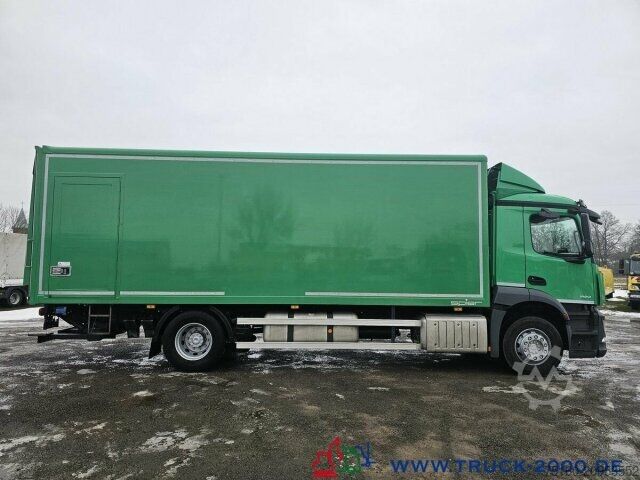 Dobozos teherautó Mercedes-Benz Actros 1824 Koffer 7,30 m LBW 2t. MBUX 1.Hand
