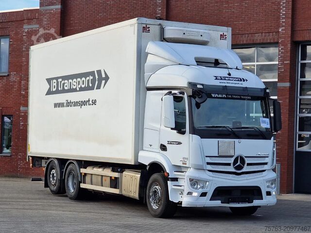 Transport refrigerat/congelat Mercedes-Benz Actros 2646 6x2 - Isolated box with sidedoors -...