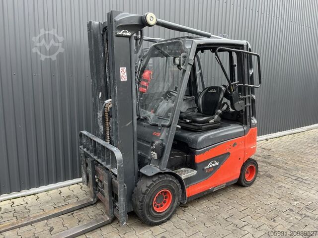 Elektrisk 4 -hjulet gaffeltruck Linde E25-01