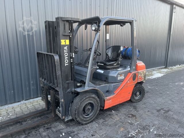 LPG gaffeltrucks Toyota 8FGF25