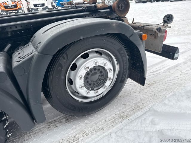 Haakarm vrachtwagen MAN TGX 26.440 Abrollkipper HYVA 20.60.S