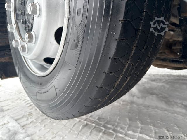 Haakarm vrachtwagen MAN TGX 26.440 Abrollkipper HYVA 20.60.S