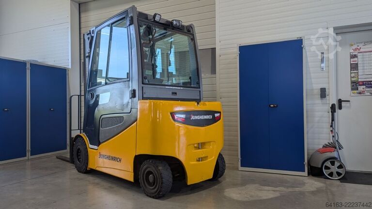 Elektrický 4kolový vysokozdvižný vozík Jungheinrich EFG 425s neuwertige Batterie