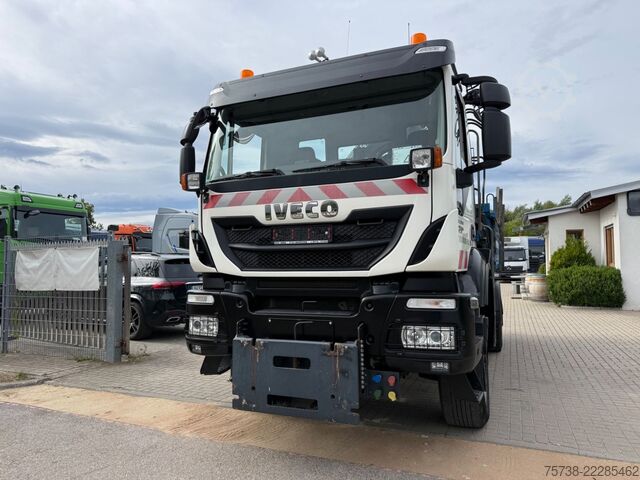Billenő teherautó IVECO Trakker 330 4x4 Meiller Kipper+Hiab 088B-2 Funk
