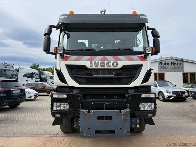 Billenő teherautó IVECO Trakker 330 4x4 Meiller Kipper+Hiab 088B-2 Funk