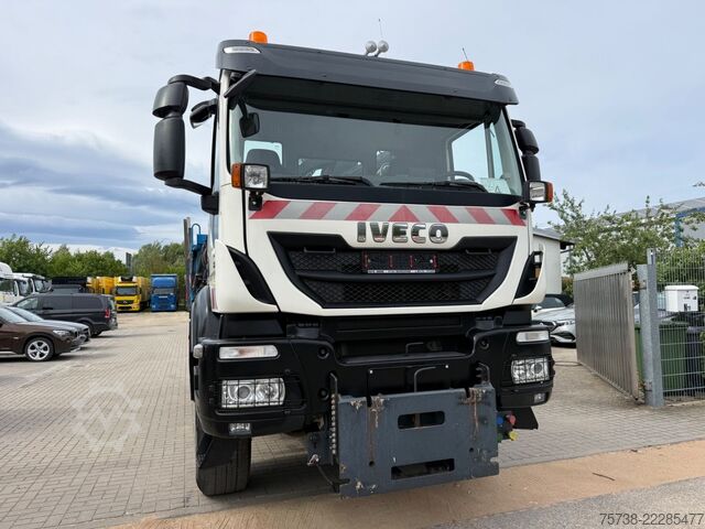 Háromirányú billenő teherautó IVECO Trakker 330 4x4 Meiller Kipper+Hiab 088B-2 Funk
