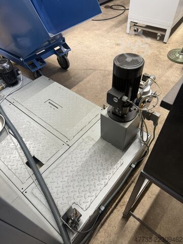 Centrul de prelucrare verticală CNC DECKEL MAHO DMC 635 V