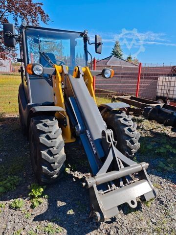 Carregadora de rodas MECALAC Ahlmann AX700  Hitachi ZW75   65 Std.