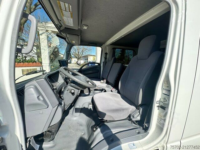 Veetransporter Isuzu N62.150 2 Pferde, 7 eingetragene Sitzplätze