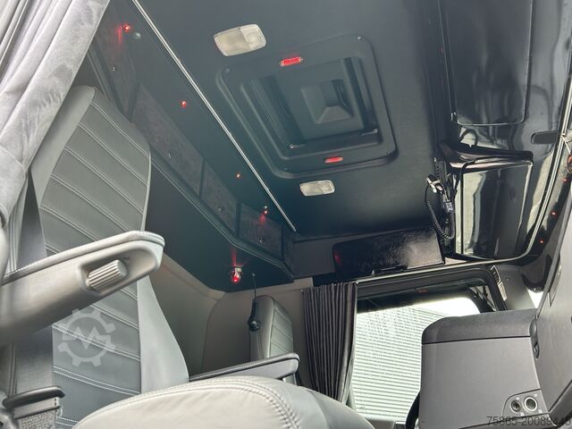 Standard-SZM Scania R520 V8 / Showtruck / Buffl Special Interior / ...