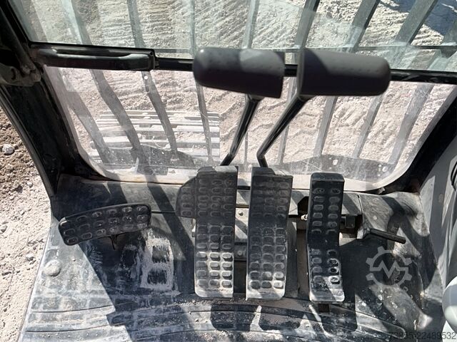 Escavadora de rastos Hitachi ZX210LC-6