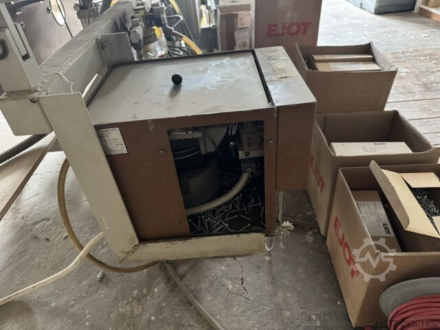 Centar za sklapanje prozorskih krila STRIFFLER Beschlagtisch mit Regal