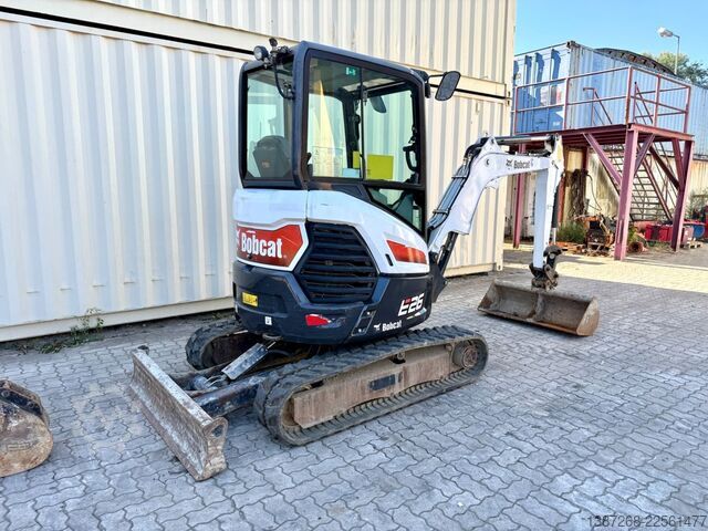 Minikoparka BOBCAT E26 / 2021 BJ / 2 x Löffel / 1.665 H