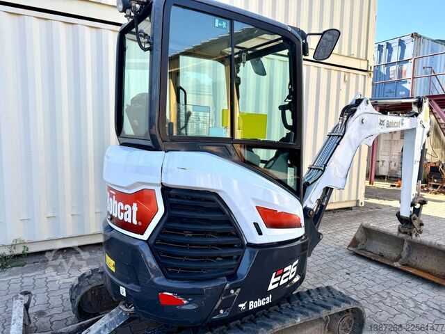 Minikoparka BOBCAT E26 / 2021 BJ / 2 x Löffel / 1.665 H