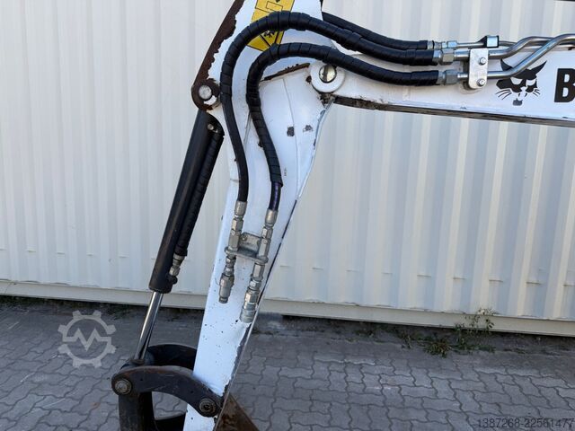 Minikoparka BOBCAT E26 / 2021 BJ / 2 x Löffel / 1.665 H