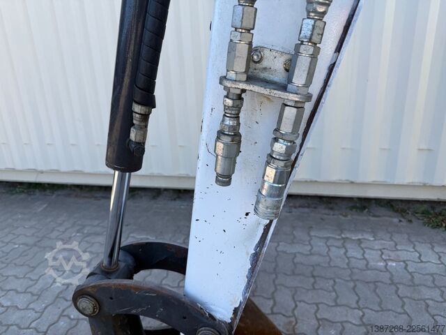 Minikoparka BOBCAT E26 / 2021 BJ / 2 x Löffel / 1.665 H