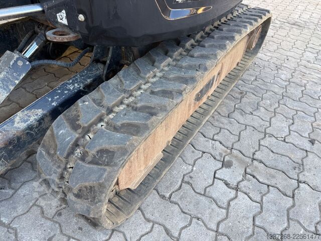 Minikoparka BOBCAT E26 / 2021 BJ / 2 x Löffel / 1.665 H