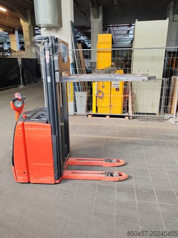 Palletstapelaars Linde L14 2.9m/ initial/ free lift