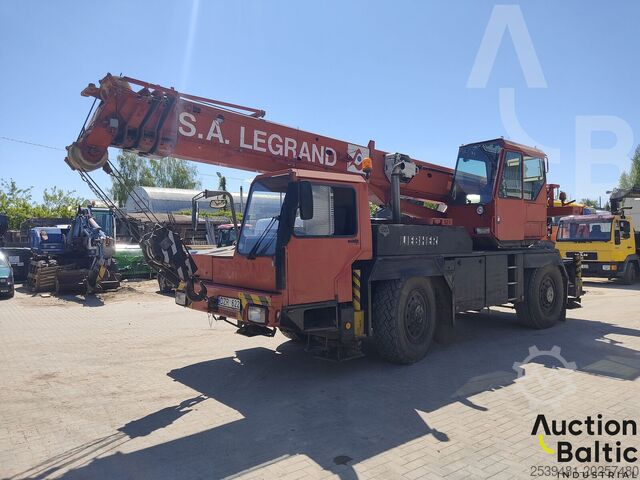 Żuraw terenowy Liebherr LTM 1025