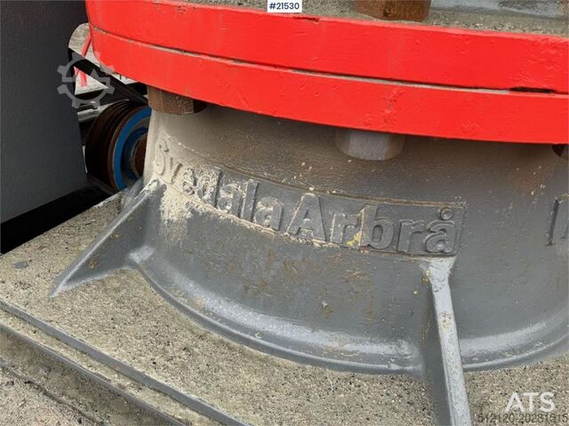 Puinbreker Svedala Arbrå 1336 spindle crusher with parts crusher.