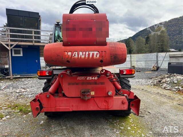 Telescooplader Manitou MRT2540 w/ radio control, crew basket, 2 sets of p