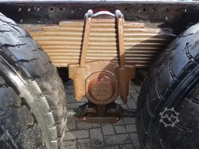 Fahrgestell mit Fahrerhaus MAN 33.464 F2000 F2000 6X4 STEELSPRINGS TREKKER CHA...