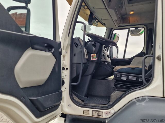 Valise Volvo FL 250 4x2 - Box - Loadlift - A/C - Camera - Eu...