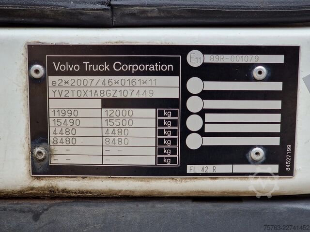 Valise Volvo FL 250 4x2 - Box - Loadlift - A/C - Camera - Eu...