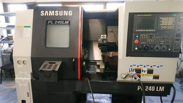 Centro de torneamento e fresagem CNC SMEC (Samsung Machine Tools Company) PL 240 LM