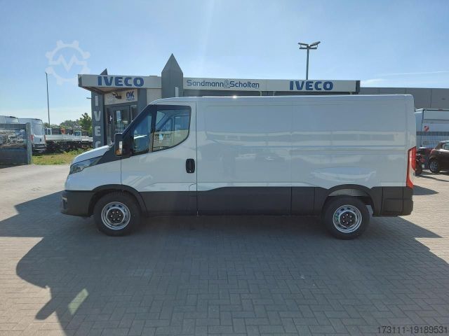 Panelvan IVECO Daily 35S14V / H1 Flachdach / AHK / Kamera