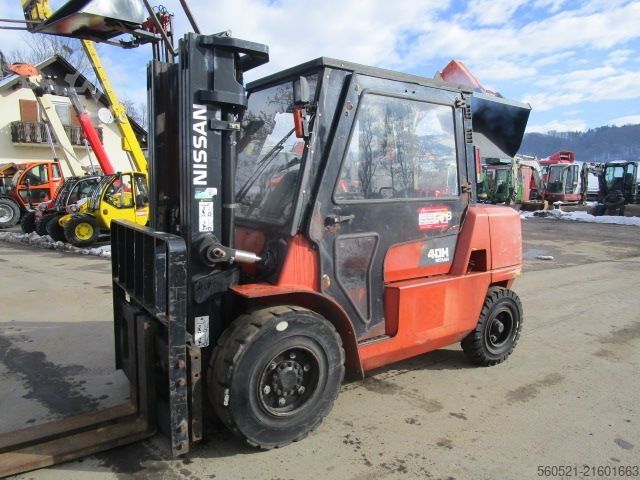 Dieselové vysokozdvižné vozíky Nissan 4 Ton.-Triplex-FH 4,5m + Seitenschieber