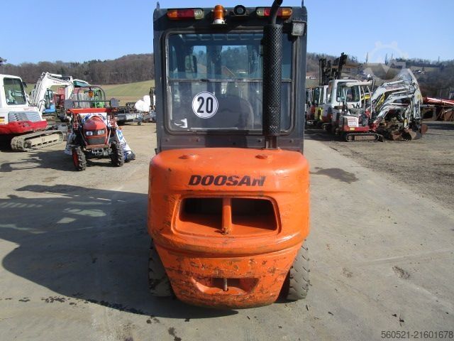 Diesel Forklift Doosan D35C-5 Triplex-FH 4,9m + Seitenschieber