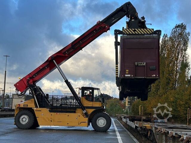 Full-container reach stacker Sany SRSC45G5-P - PIGGYBACK SPREADER