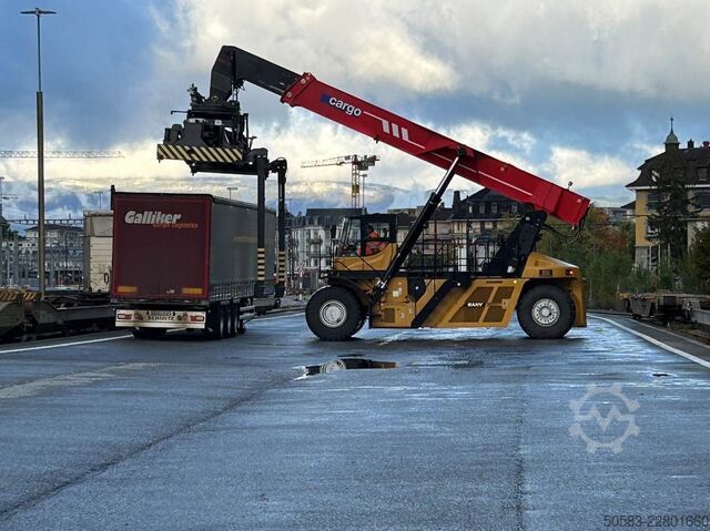 Full-container reach stacker Sany SRSC45G5-P - PIGGYBACK SPREADER