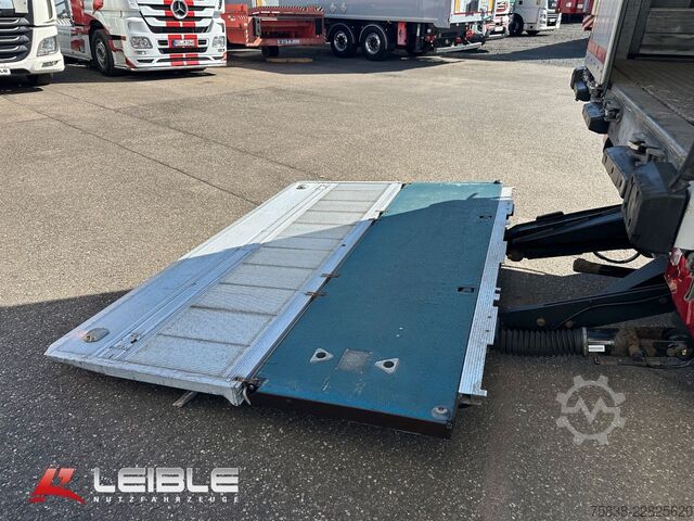 Semirimorchio con telone SCHMITZ CARGOBULL SCS Tautliner mit LBW / Ladebordwand Bär 2t