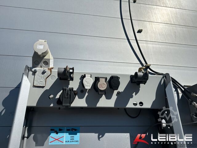 Semirimorchio con telone SCHMITZ CARGOBULL SCS Tautliner mit LBW / Ladebordwand Bär 2t