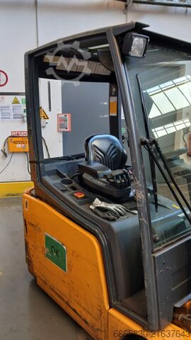 Viljuškar Jungheinrich EFG220 SP GE 115-450DZ