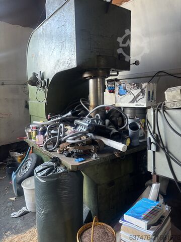 Pressa di raddrizzatura Ursviken 