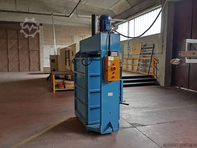 Presse-compacteuse pour déchets de carton Pressa-compattatore ITALSYSTEM T10