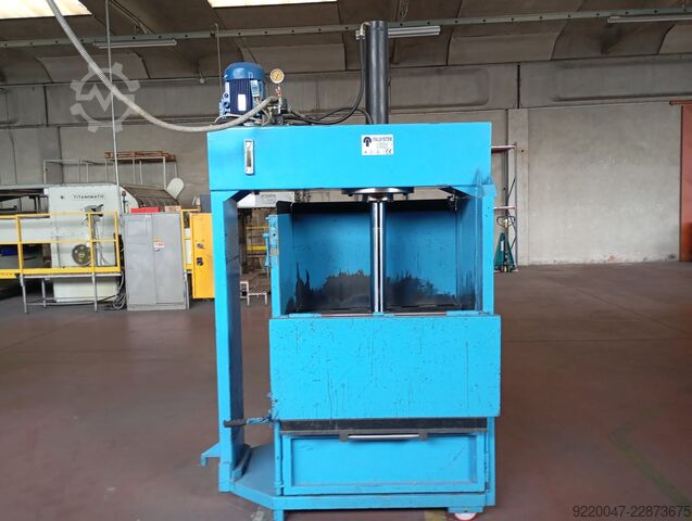 Presse-compacteuse pour déchets de carton Pressa-compattatore ITALSYSTEM T10