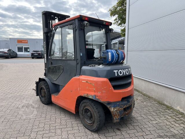 Wózek widłowy LPG Toyota 8 FG 35 N