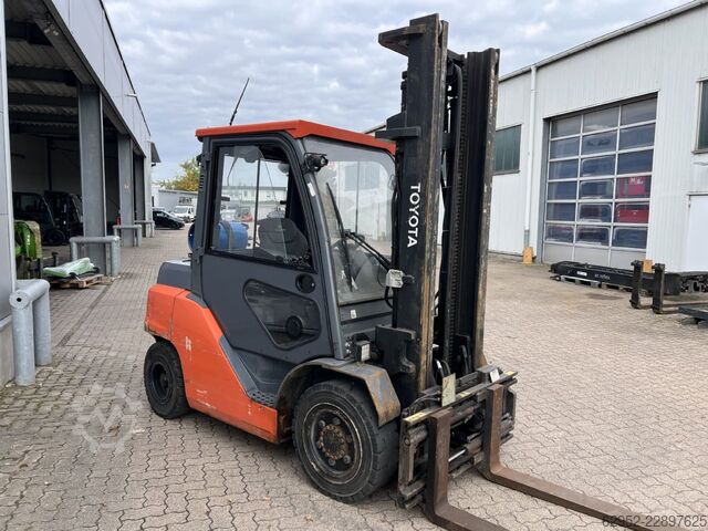 Wózek widłowy LPG Toyota 8 FG 35 N