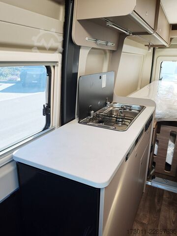 Kamper CARADO CV640 Pro+ Automat  140PS Markise ACC