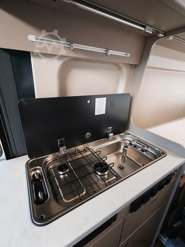 Kamper CARADO CV640 Pro+ Automat  140PS Markise ACC