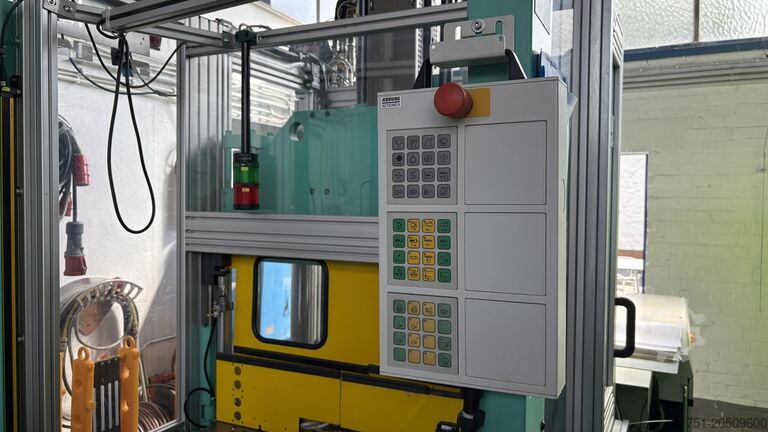 Pionowa maszyna do formowania wtryskowego Arburg Allrounder 900 T 800-150