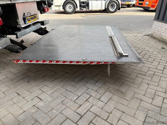 Gesloten bak Iveco 120E 210 + LOADLIFT